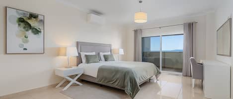 3 slaapkamers, een kluis op de kamer, een strijkplank/strijkijzer