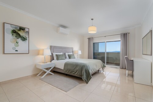 Casa Saudade, semidetached house with Jacuzzi near Ferragudo