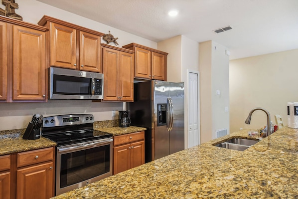 Fridge, microwave, stovetop, dishwasher