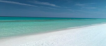 GULF FRONT VIEWS-1st Floor-Renovated-Private Beach