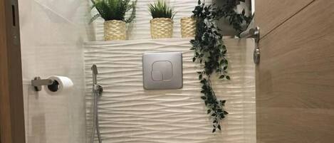 Shower, hair dryer, toilet paper