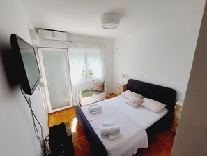 2 bedrooms, WiFi - Sweet Apartment  (Бар)