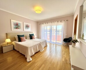 2 bedrooms, in-room safe, iron/ironing board, free WiFi