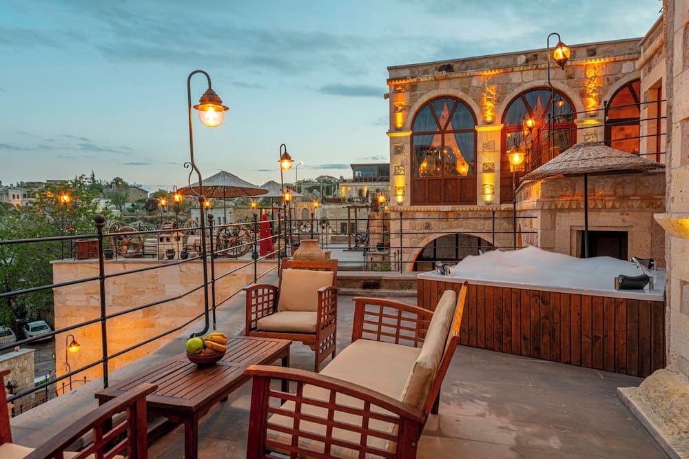 CAPP ROYAL CAVE HOTEL