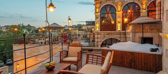 CAPP ROYAL CAVE HOTEL