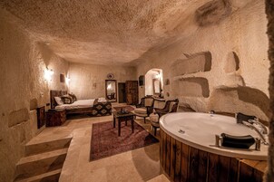 Suite Deluxe | Ropa de cama de alta calidad y minibar (con algunos artículos gratuitos)