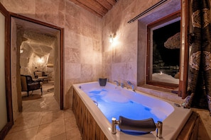 Signature Suite | Jetted bathtub - Capp Royal Cave Hotel (Ürgüp)