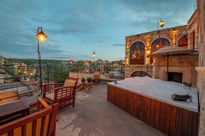 CAPP ROYAL CAVE HOTEL