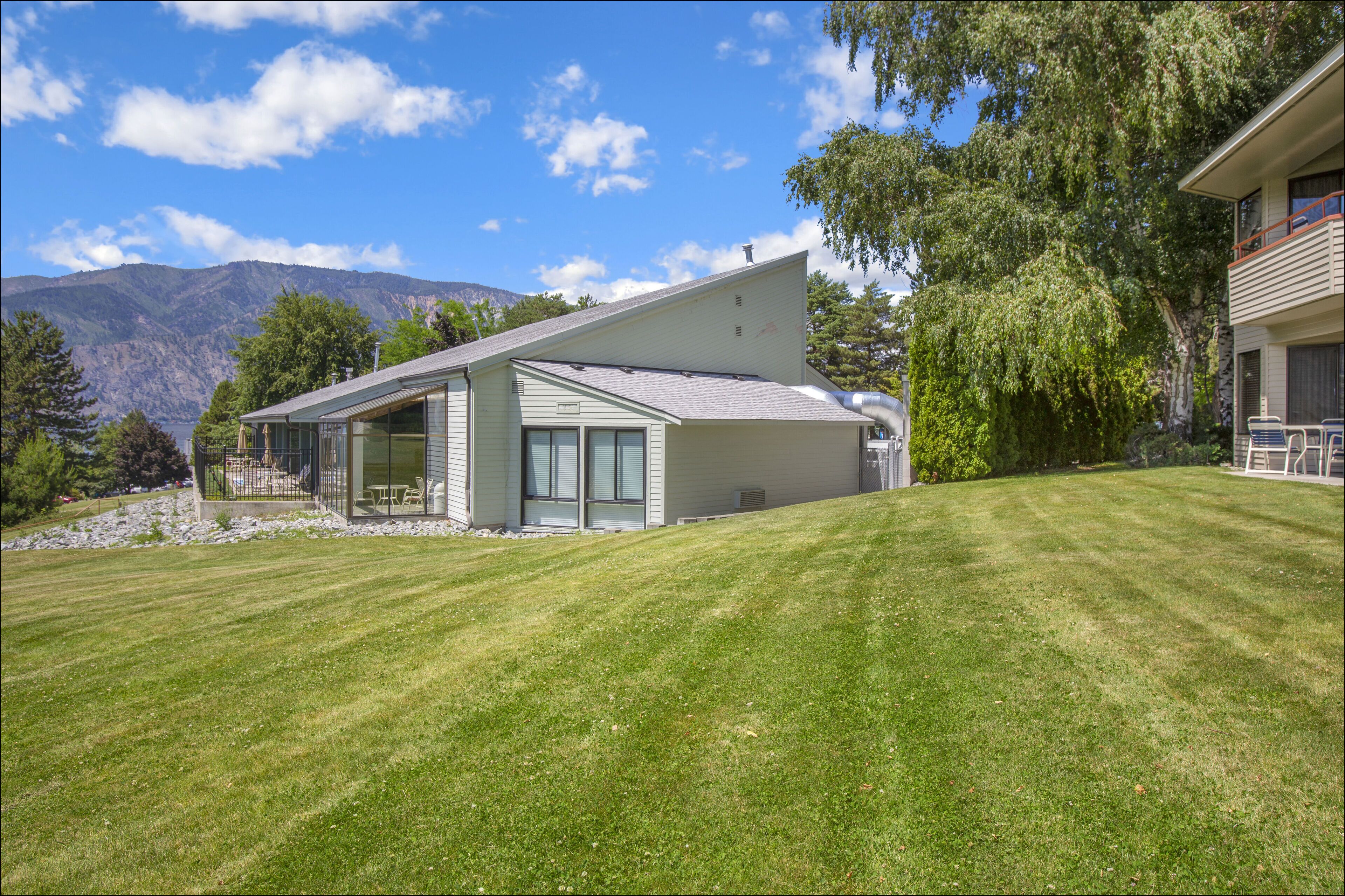 Live in a Luxury Lodge at Wapato Poin