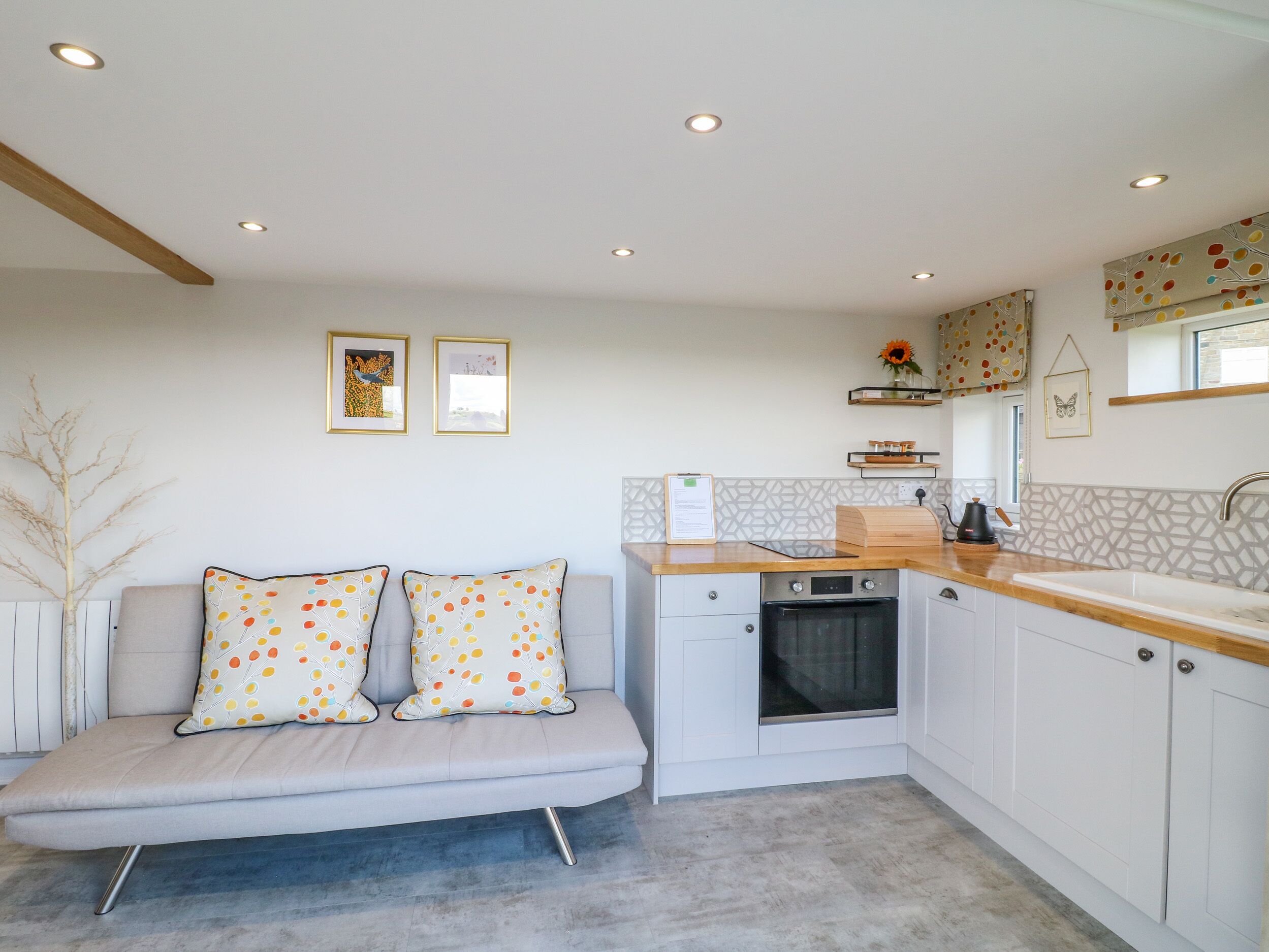 Cottage | Private kitchen | Fridge, dishwasher, electric kettle, cookware/dishes/utensils