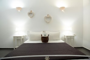 Chambre Triple Supérieure, vue mer | Literie de qualité supérieure, minibar, coffres-forts dans les chambres