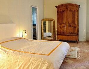 6 bedrooms, desk, iron/ironing board, travel crib - Family mansion with large swimming pool and air-conditionned bedrooms (Cesseras)