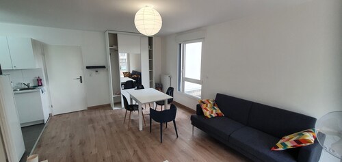 F2 lumineux neuf avec fibre & TV