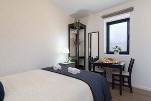 1 chambre, fer et planche à repasser, lit parapluie, Wi-Fi