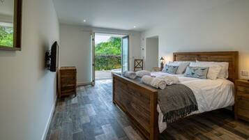 Casa de campo Grand, 2 habitaciones, hidromasaje, vista al lago | Ropa de cama de alta calidad y caja de seguridad en la habitación