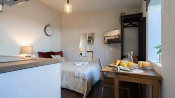 1 chambre, fer et planche à repasser, lit parapluie, Wi-Fi