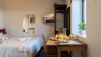 1 dormitorio, tabla de planchar con plancha, cuna de viaje y wifi