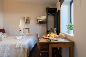 1 chambre, fer et planche à repasser, lit parapluie, Wi-Fi