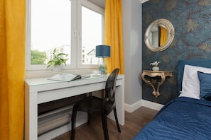 1 bedroom, bed sheets