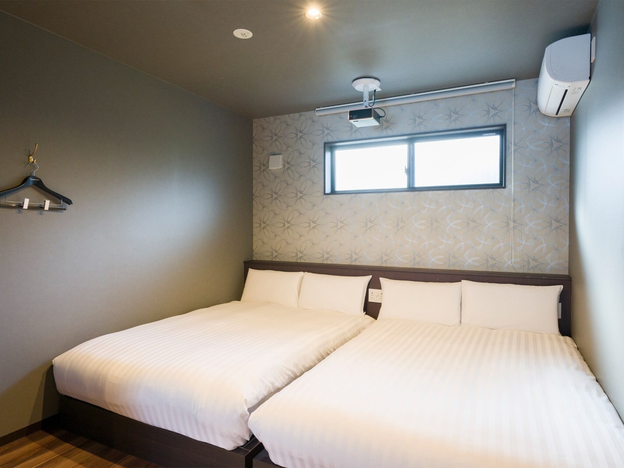 1 quarto, escrivaninha, Wi-Fi de cortesia, roupa de cama