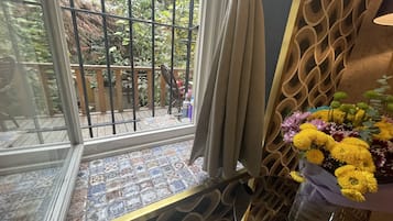 Economy-Studio | Blick auf den Garten