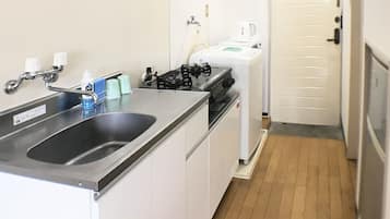 Refrigerador, microondas, placa de cocina, tetera/pava eléctrica