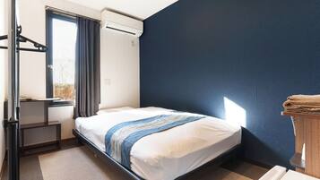 1 bedroom, desk, WiFi (free), bed sheets