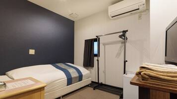 1 bedroom, desk, WiFi (free), bed sheets