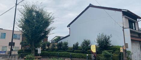 المنشأة من الخارج