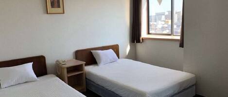 1 habitación, escritorio, wifi gratis y ropa de cama