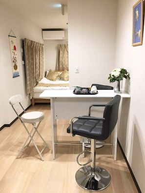 1 bedroom, desk, free WiFi, bed sheets