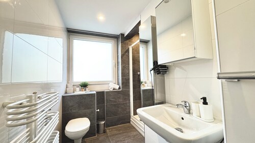 Nice 2 rooms near the main station