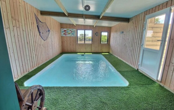 Piscina interna, piscina aquecida