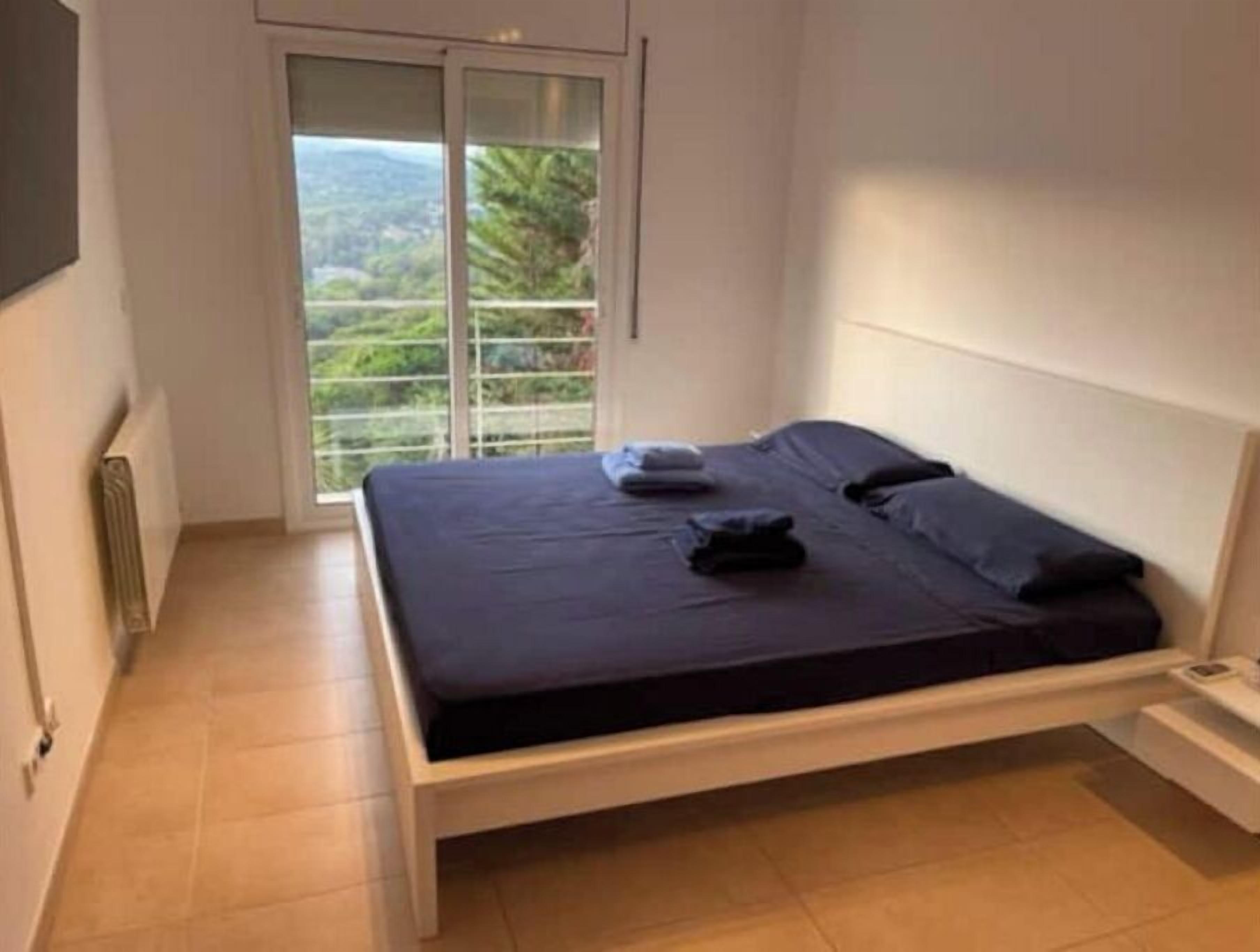 5 slaapkamers, een strijkplank/strijkijzer, gratis wifi, beddengoed