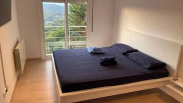 5 slaapkamers, een strijkplank/strijkijzer, gratis wifi, beddengoed