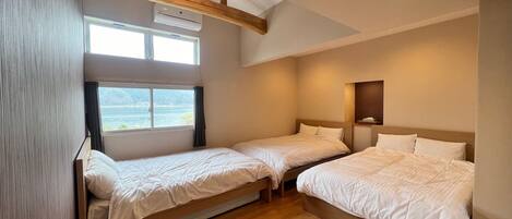 1 bedroom, desk, bed sheets