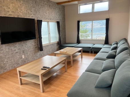 TV. One building is rented away room without meals K / Minamitsuru-gun Yamanashi