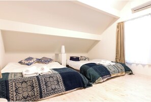 2 chambres, bureau, fer et planche à repasser, accès au Wi-Fi (inclus)