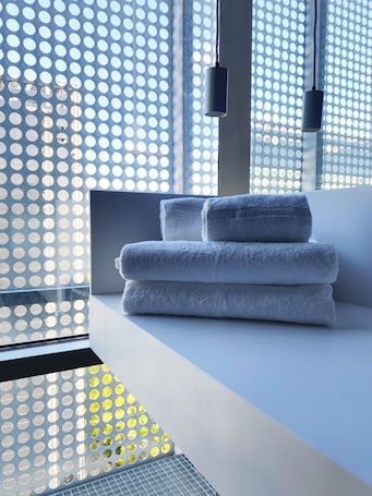 Ducha, secador de pelo, toallas