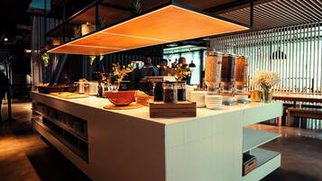 Dinner served, Spanish cuisine