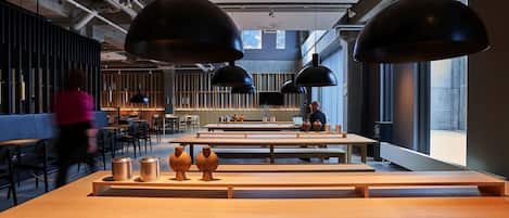 Desayuno completo (EUR 12 por persona)