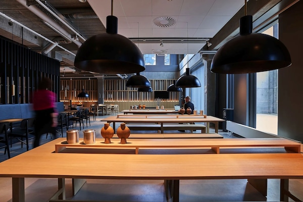 Tägliches großes Frühstück (12 EUR pro Person)