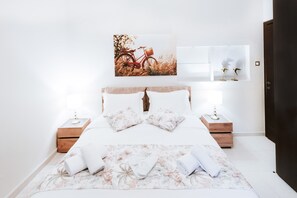 Deluxe Apartment, Multiple Bedrooms, Kitchen, City View | 2 bedrooms, individually decorated, individually furnished