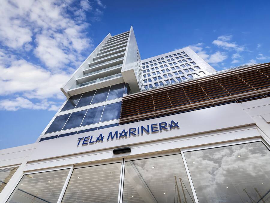 A modern building with the sign "TELA MARINERA" indicating a restaurant or dining establishment.