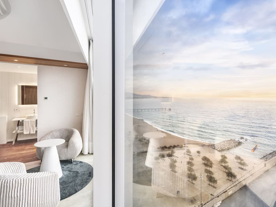 Minibar, desk, soundproofing, free WiFi