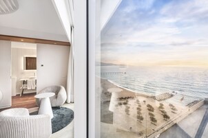 Minibar, desk, soundproofing, free WiFi