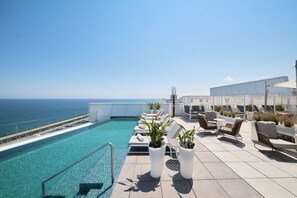 Seasonal outdoor pool - Hotel Marina Badalona (Badalona)