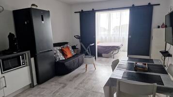 2 Schlafzimmer, Schreibtisch, Bügeleisen/Bügelbrett, Bettwäsche