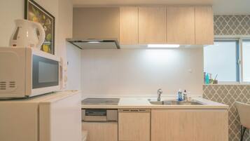 Fridge, microwave, stovetop, electric kettle