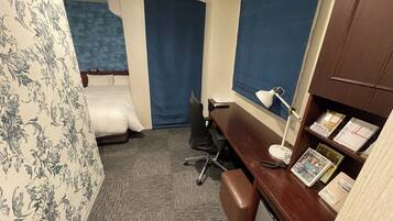 1 室のベッドルーム、デスク、WiFi (無料)、ベッドシーツ